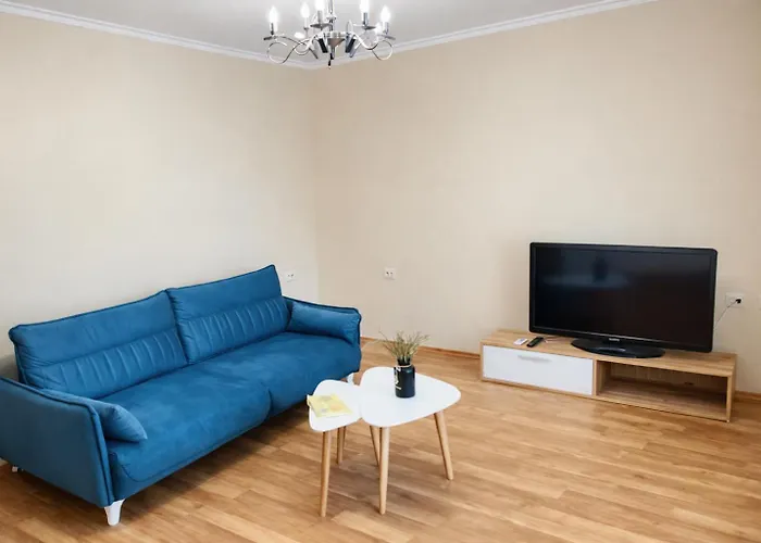 - Free Parking Nearby Lejlighed Tirana